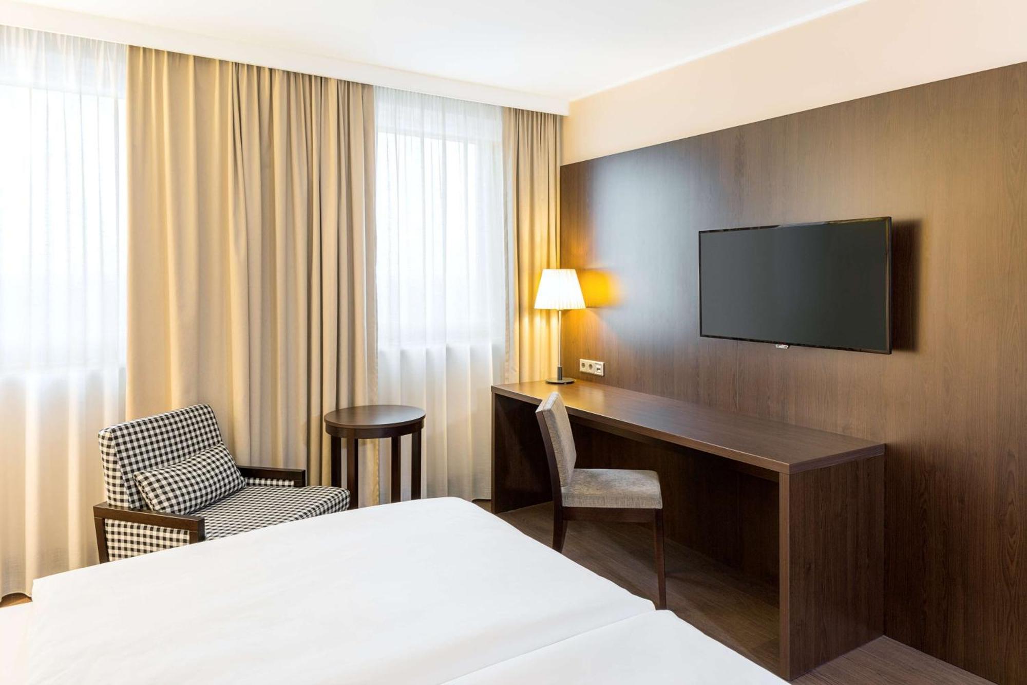 Nh Danube Hotel Wien