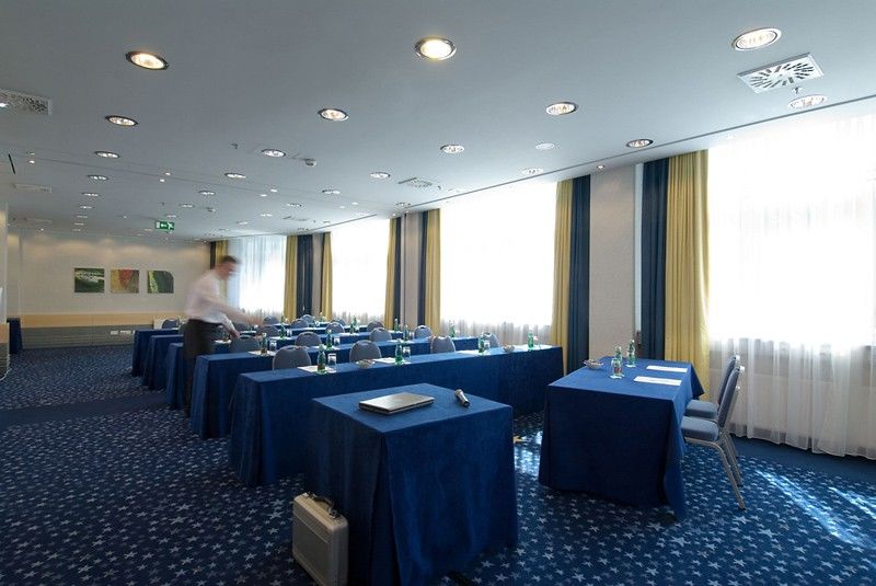 Nh Danube 4* Wien