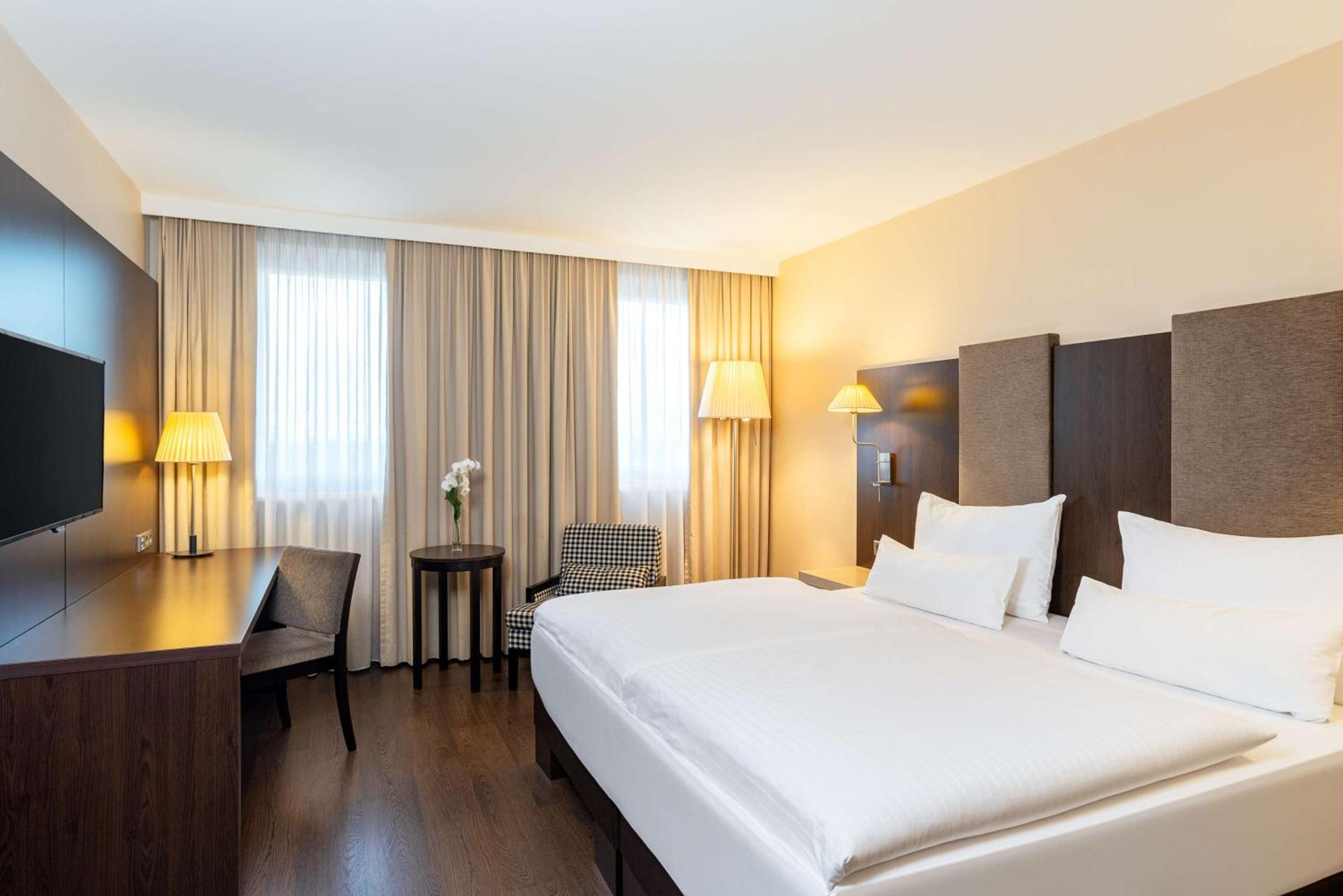 Nh Danube 4* Wien